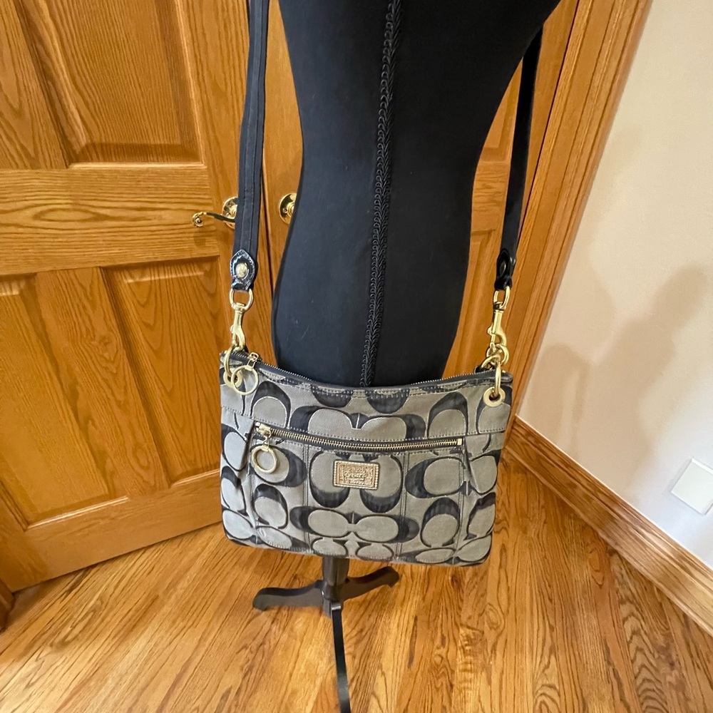 Authentic Coach Handbag - Picture 2 of 7